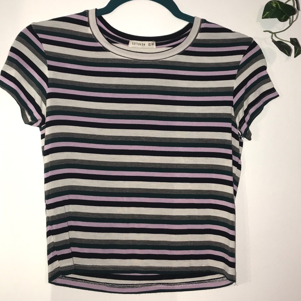 Adorable slight cropped t shirt